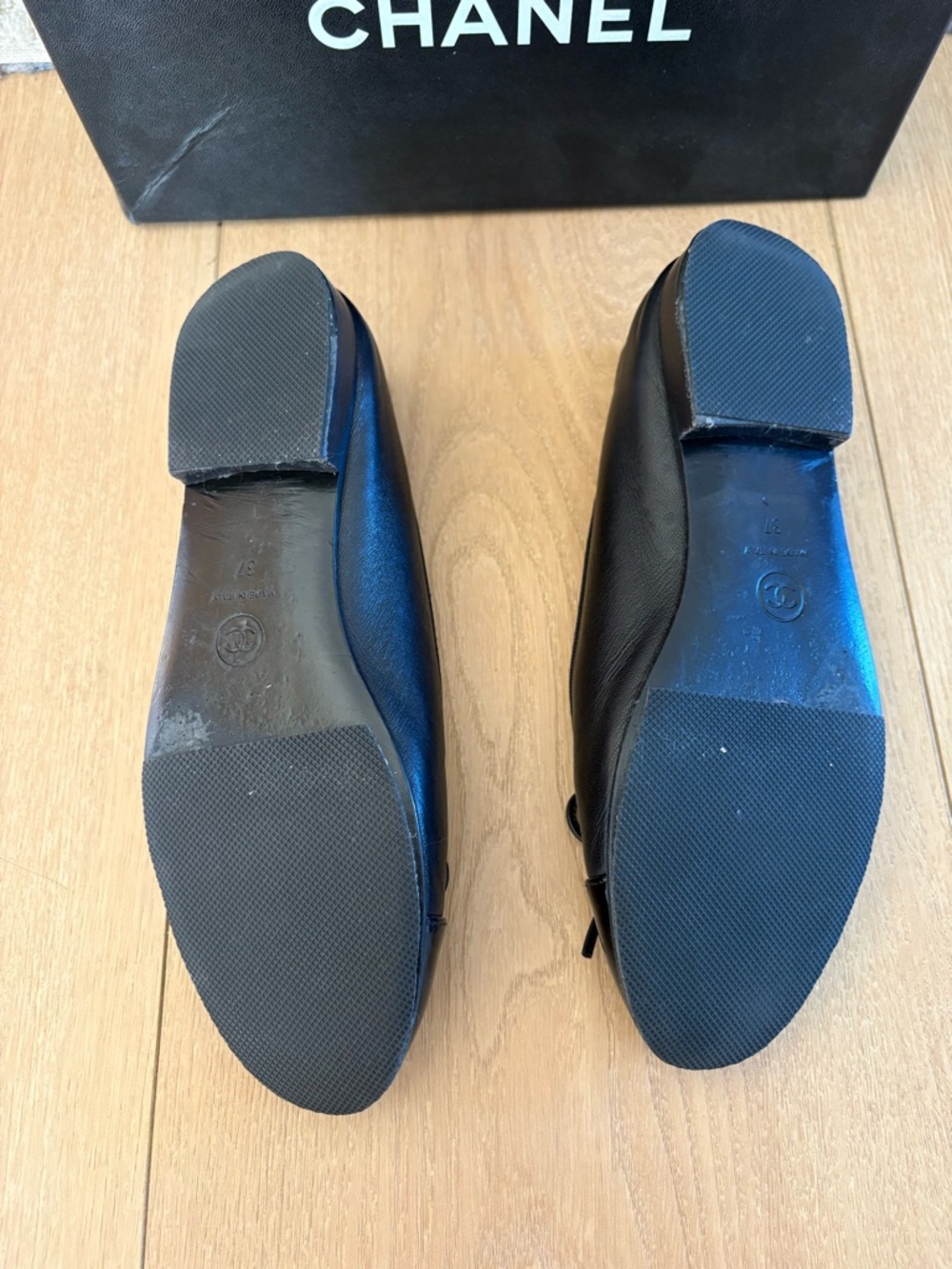 CHANEL Black Patent Cap-Toe Leather Ballet Flats with CC Logo - Picture 6 of 11